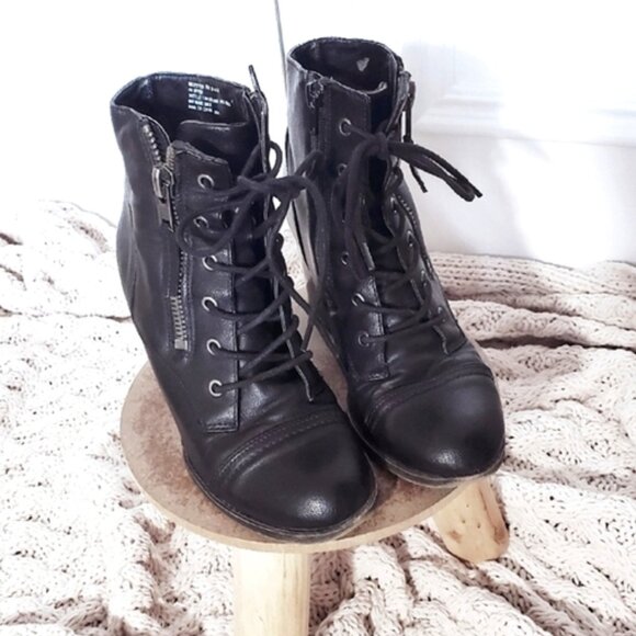 Vintage Y2K MADDEN GIRL "Whipster" Lace Up Prairie Ankle Boots - Picture 3 of 14